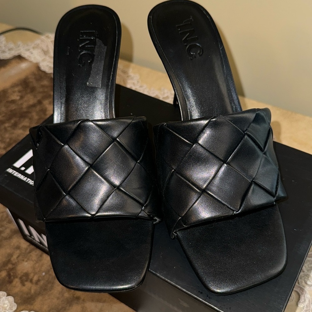 BRAND NEW BLACK INC HEELS SIZE 8 - Picture 1 of 2